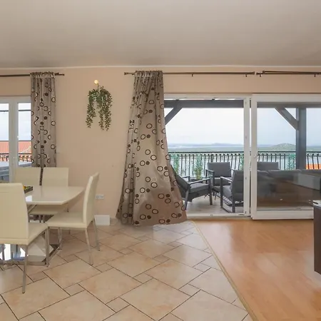 Mozart Apartment *